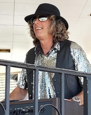 Akuda, Keyboard player